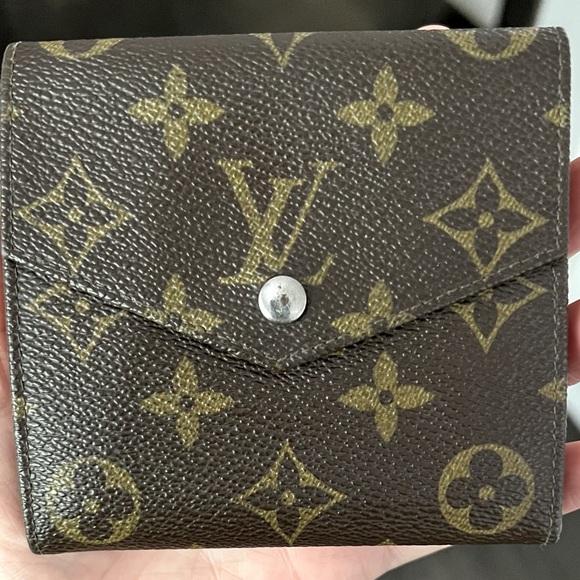 ⭐️ SALE ⭐️ ✨ Authentic ✨ Louis Vuitton Elise Wallet - Picture 2 of 8